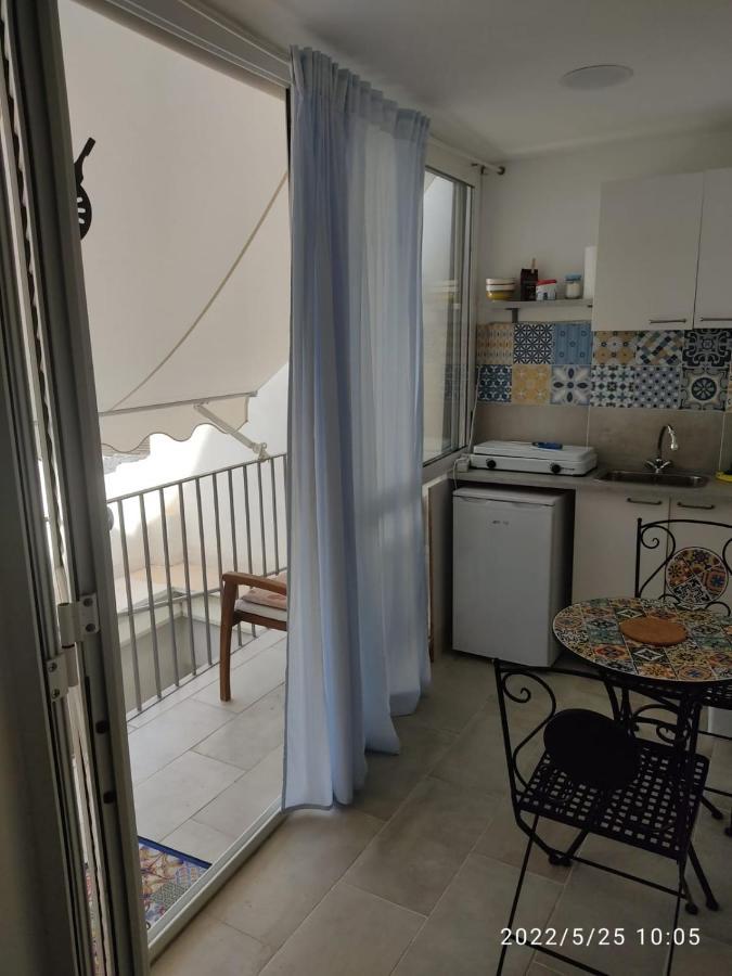 Deni'S Apartments Per 2 Con Veranda Balcone Syracuse ภายนอก รูปภาพ