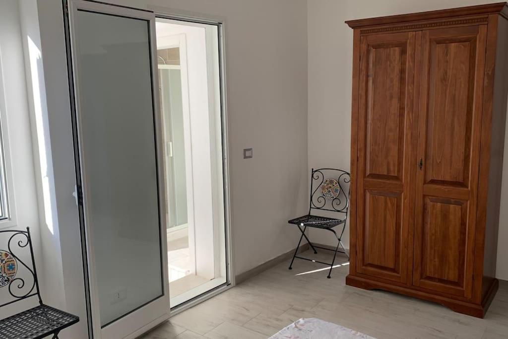 Deni'S Apartments Per 2 Con Veranda Balcone Syracuse ภายนอก รูปภาพ